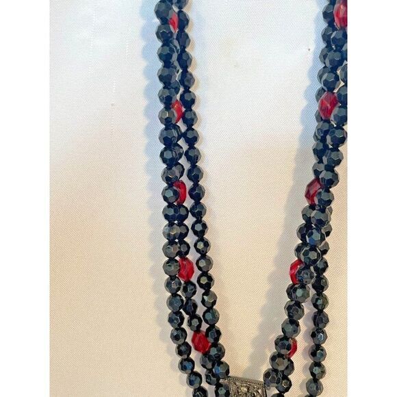 Beaded Black red Necklace and earrings set - Picture 7 of 7